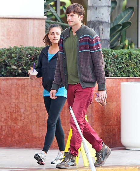 Những khoảnh khắc hạnh phúc của Ashton Kutcher và Mila Kunis - 11 Ashton Kutcher and Mila Kunis'