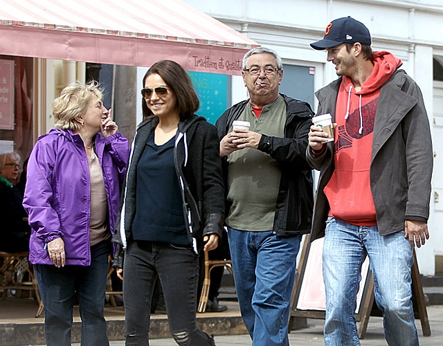 Những khoảnh khắc hạnh phúc của Ashton Kutcher và Mila Kunis - 12 Ashton Kutcher and Mila Kunis'