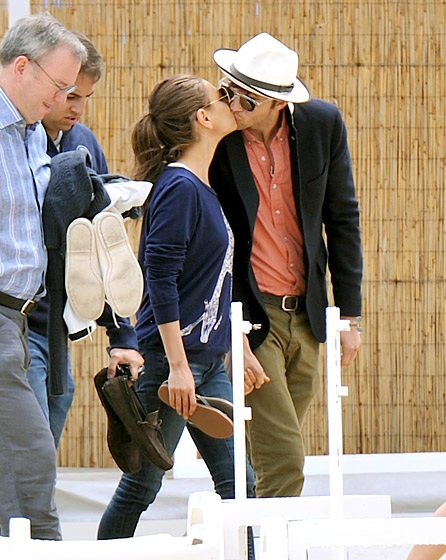 Những khoảnh khắc hạnh phúc của Ashton Kutcher và Mila Kunis - 13 Ashton Kutcher and Mila Kunis'