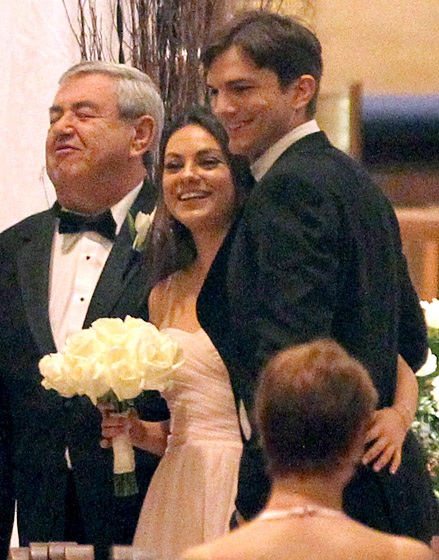 Những khoảnh khắc hạnh phúc của Ashton Kutcher và Mila Kunis - 15 Ashton Kutcher and Mila Kunis'
