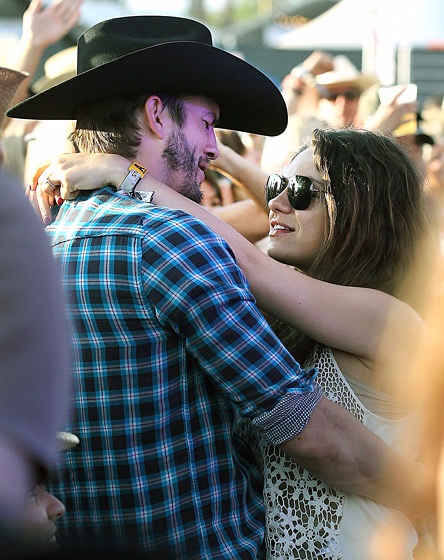 Những khoảnh khắc hạnh phúc của Ashton Kutcher và Mila Kunis - 20 Ashton Kutcher and Mila Kunis'