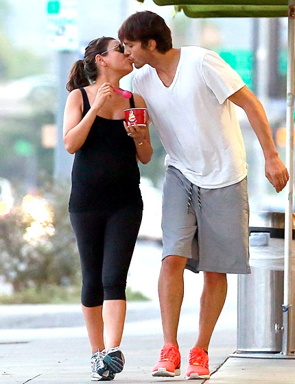 Những khoảnh khắc hạnh phúc của Ashton Kutcher và Mila Kunis - 21 Ashton Kutcher and Mila Kunis'