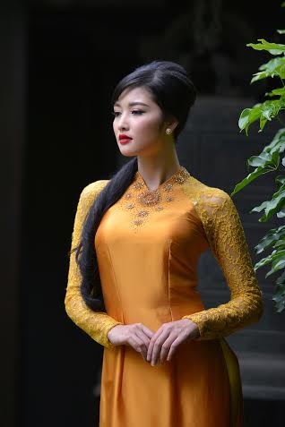 Hoa hậu Triệu Thị Hà duyên dáng với áo dài - 1 Thực hiện: