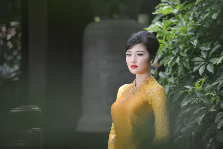Hoa hậu Triệu Thị Hà duyên dáng với áo dài - 3 Thực hiện: