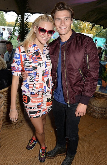 Ca sỹ Anh suýt “lộ hàng” vì nhảy quá sung - 9 Pixie Lott