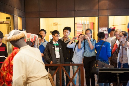Thí sinh Chinh phục vui chơi trong giờ ngoại khóa - 1 Tại Bảo tàng Dân tộc học có rất nhiều điều thú vị cho các bạn nhỏ khám phá