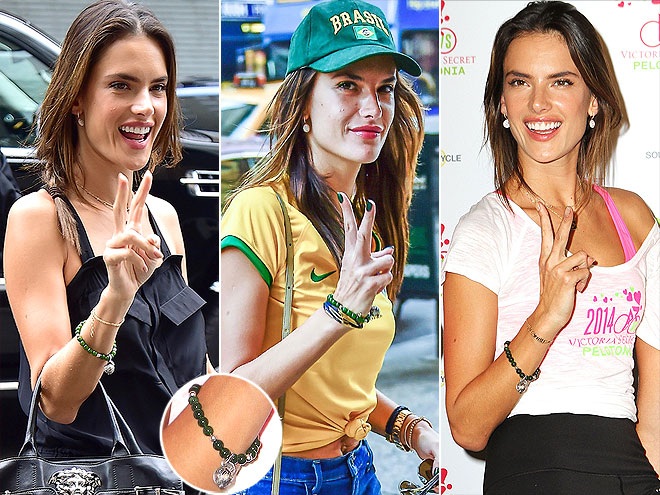 “Sao” và những món đồ “tủ” - 3 Jessica Alba