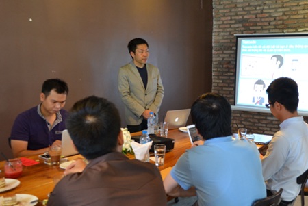 Chân dung vị giám đốc người Nhật khởi nghiệp tại Việt Nam - 1 Ông Kengo Kurokawa trong buổi giới thiệu Asia Plus tại Việt