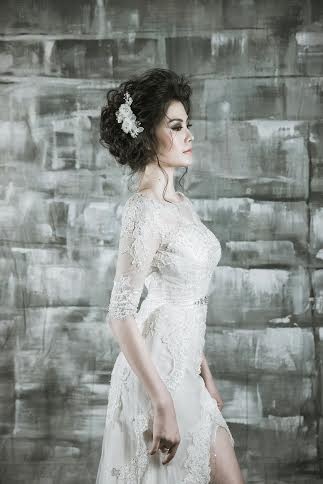 Ngắm phong cách trang điểm ấn tượng của Kenny Thái - 3 Một Trang Nhung khác lạ nhưng vẫn giữ được nét quý phái,kiêu sa