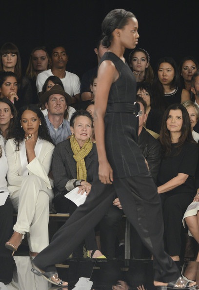 Rihanna đắt show tại tuần lễ thời trang New York - 2 VN