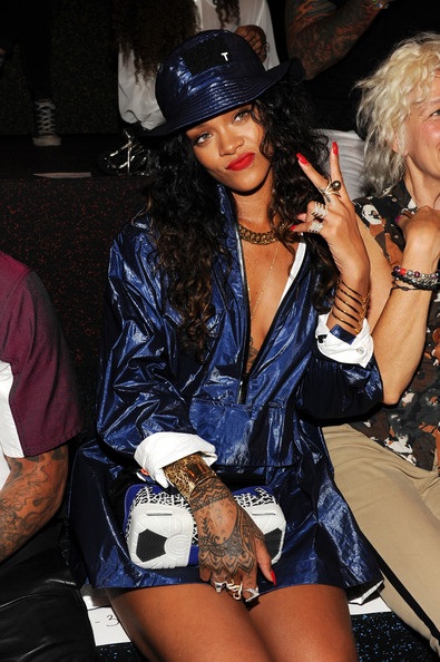 Rihanna đắt show tại tuần lễ thời trang New York - 6 VN