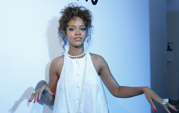 Rihanna đắt show tại tuần lễ thời trang New York - 8 VN