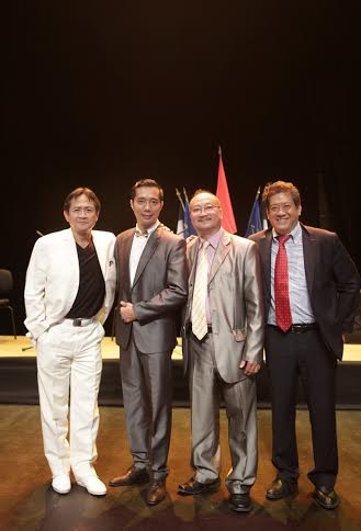 Thời trang Việt “hút hồn” người Pháp với bộ sưu tập áo dài cách tân - 15 Rất nhiều doanh nhân Pháp đến cổ vũ chương trình