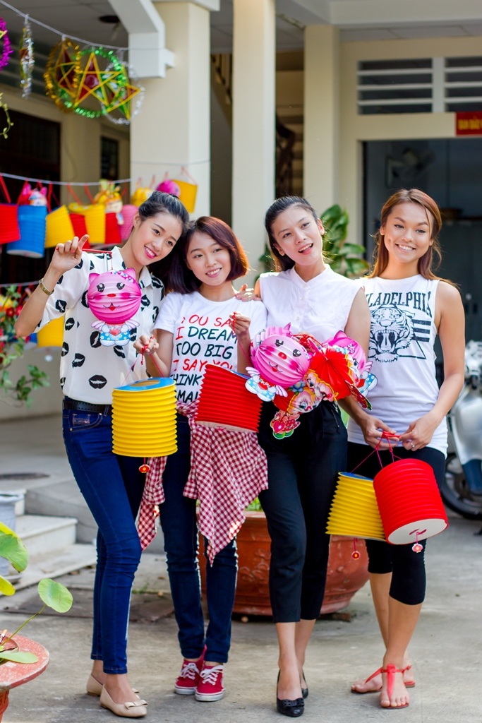 Khánh Vân san sẻ niềm vui trung thu - 1 TK