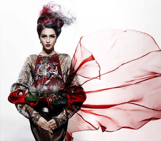 Người mẫu Lệ Hằng trong BST cao cấp của Quỳnh Paris