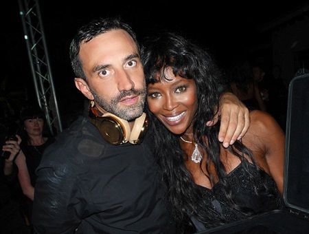 Naomi Campbell nghỉ ngơi trên du thuyền siêu sang của Roberto Cavalli  - 4 Naomi Campbell