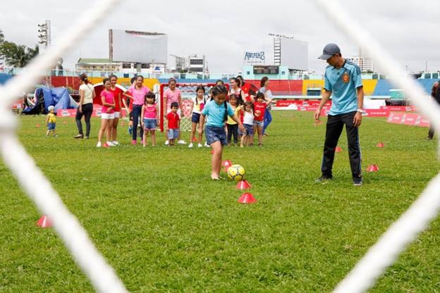 Cho trẻ vui chơi, ngại gì lấm bẩn