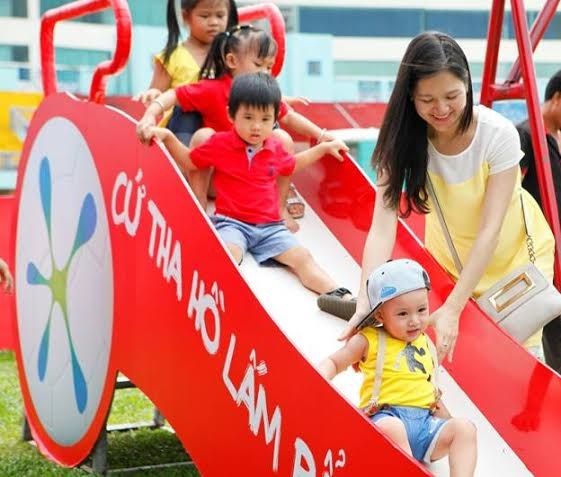 Cho trẻ vui chơi, ngại gì lấm bẩn