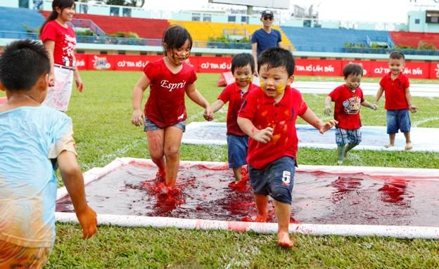 Cho trẻ vui chơi, ngại gì lấm bẩn
