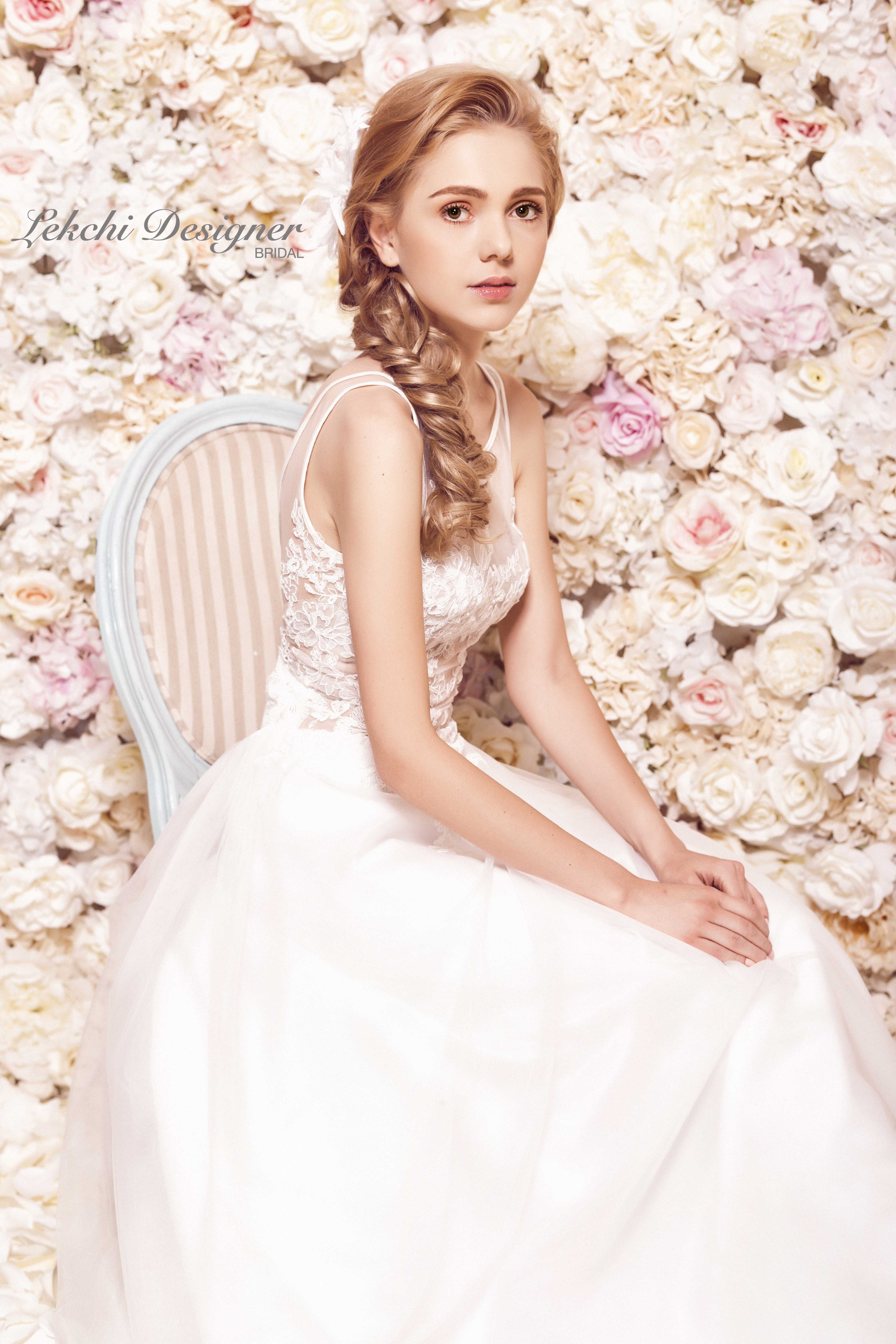 Mẫu tây trong bộ sưu tập xuân - hè 2015 của Lek Chi - 6 Những họa tiết ren đáng yêu như những bông hoa đậu trên da người mẫu