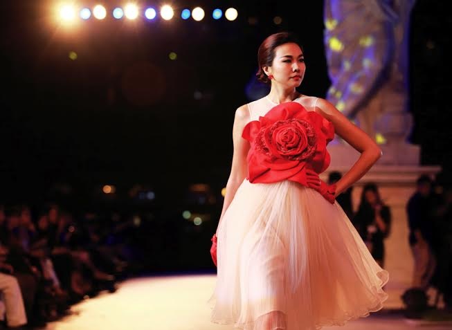 Chiêm ngưỡng vẻ quyến rũ khó cưỡng của bộ sưu tập “Bông hồng nước Pháp” - 6 Chiêm ngưỡng vẻ quyến rũ khó cưỡng của bộ sưu tập “Bông hồng nước Pháp”