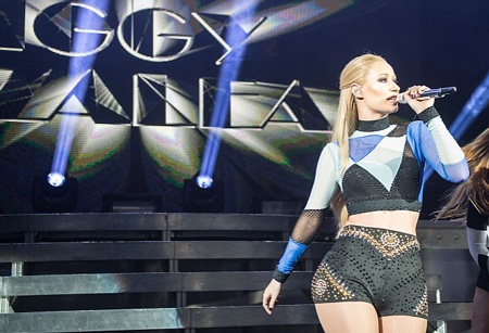 Ca sỹ gợi cảm lo lắng vì người tình dọa phát tán băng sex - 4 Iggy Azalea
