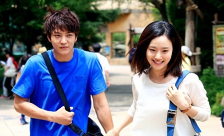 Joo Won, anh chàng điển trai của điện ảnh xứ Hàn - 2 Trong phim, Joo Won có mối tình đầy cảm động với người đẹp Moon Chae Won