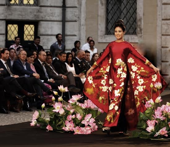 Bộ sưu tập áo dài Lan Hương - Đậm đà hương vị xứ Kinh kỳ - 4 KM