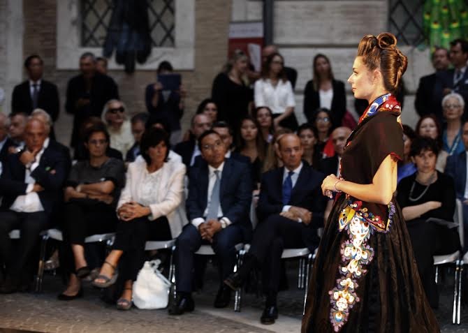 Bộ sưu tập áo dài Lan Hương - Đậm đà hương vị xứ Kinh kỳ - 7 KM