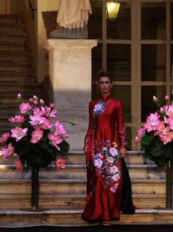 Bộ sưu tập áo dài Lan Hương - Đậm đà hương vị xứ Kinh kỳ - 8 KM