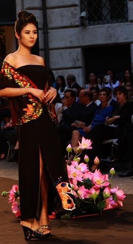 Bộ sưu tập áo dài Lan Hương - Đậm đà hương vị xứ Kinh kỳ - 11 KM