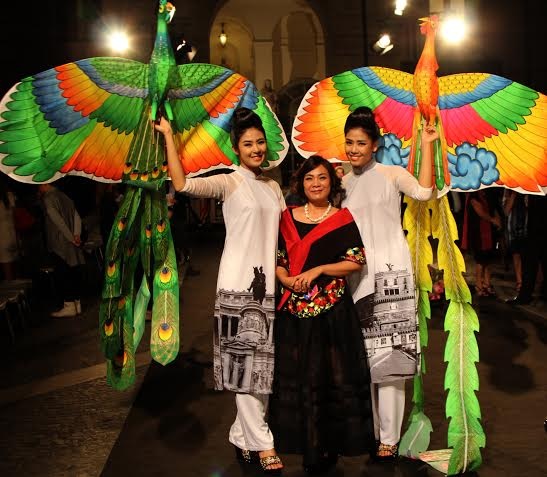 Bộ sưu tập áo dài Lan Hương - Đậm đà hương vị xứ Kinh kỳ - 12 KM