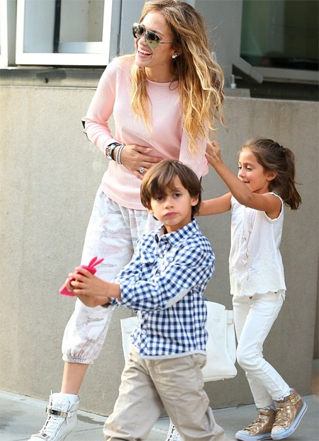 Jennifer Lopez - Bà mẹ hai con bốc lửa - 2 VN