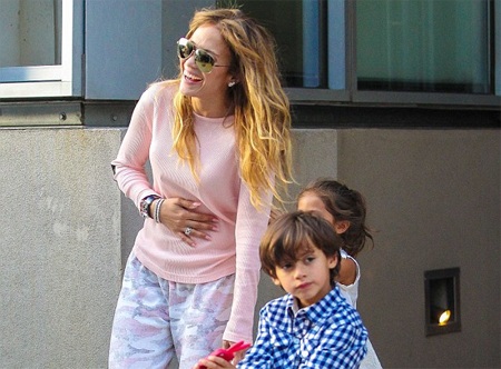 Jennifer Lopez - Bà mẹ hai con bốc lửa - 4 VN