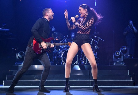 Huấn luyện viên The Voice Anh quốc khoe chân siêu nuột - 9 Jessie J