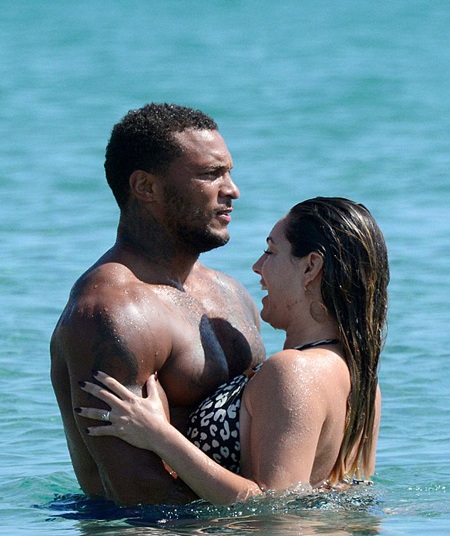 Siêu mẫu Anh vui vẻ bên “tình trẻ” cơ bắp - 2 Kelly Brook