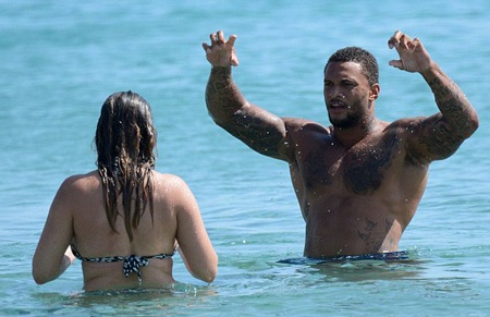 Siêu mẫu Anh vui vẻ bên “tình trẻ” cơ bắp - 11 Kelly Brook