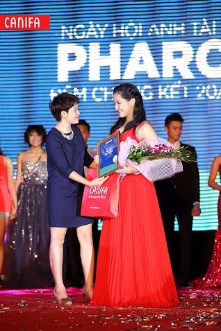 Bừng sáng chung kết ngày hội Anh Tài 2014 - 10 Nhà tài trợ trao quà cho đại sứ tài năng Lê Vũ Hà Chi chuyên Tin