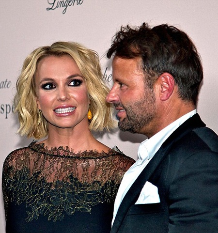 Britney Spears và nụ cười “cứng đơ” khó hiểu - 4 Britney Spears