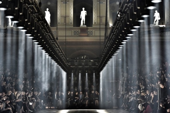 Dàn “sao” dập dìu tại tuần lễ thời trang Paris - 15 Dàn “sao” dập dìu tại tuần lễ thời trang Paris