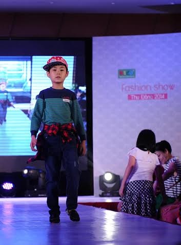 Bên cạnh đó, những mẫu thiết kế mang đậm phong cách thời trang châu Âu được tái hiện