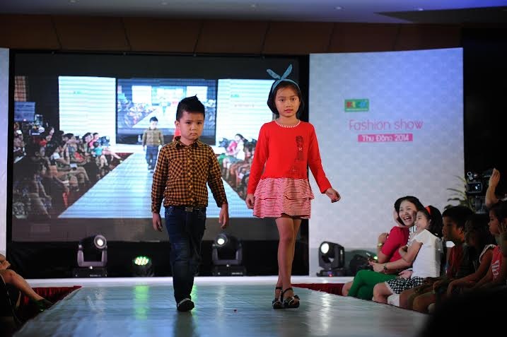 Bên cạnh đó, những mẫu thiết kế mang đậm phong cách thời trang châu Âu được tái hiện