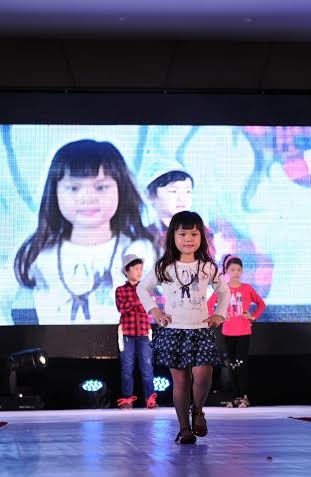 Bên cạnh đó, những mẫu thiết kế mang đậm phong cách thời trang châu Âu được tái hiện