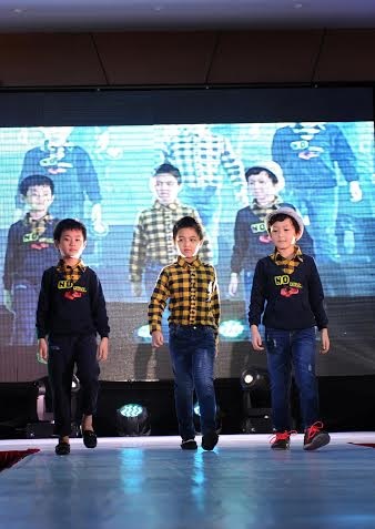 Bên cạnh đó, những mẫu thiết kế mang đậm phong cách thời trang châu Âu được tái hiện