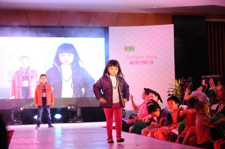 Bên cạnh đó, những mẫu thiết kế mang đậm phong cách thời trang châu Âu được tái hiện