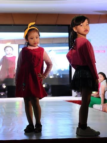 Bên cạnh đó, những mẫu thiết kế mang đậm phong cách thời trang châu Âu được tái hiện