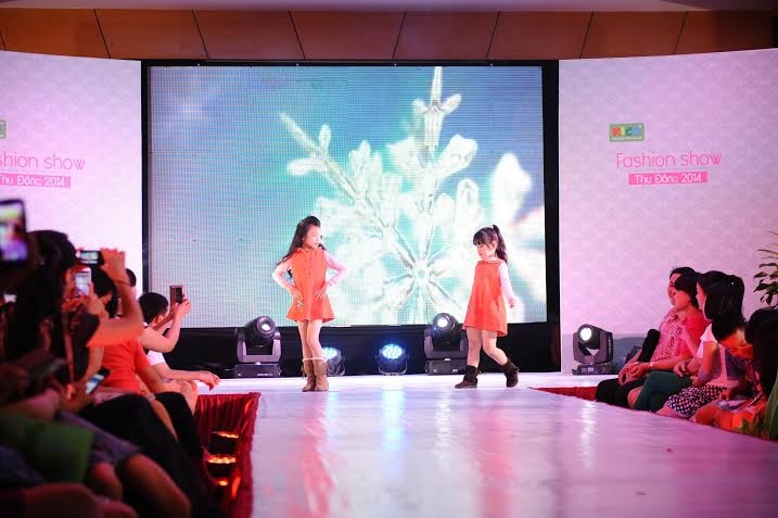 Bên cạnh đó, những mẫu thiết kế mang đậm phong cách thời trang châu Âu được tái hiện