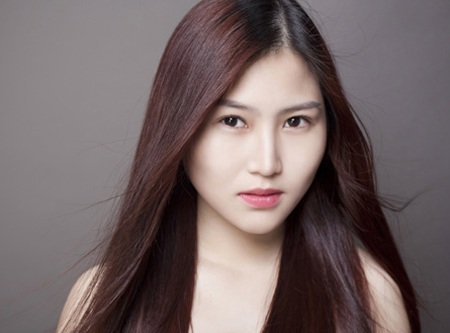 Hương Tràm tái xuất sau scandal váy áo phản cảm - 1 Hương Tràm tái xuất sau scandal váy áo phản cảm