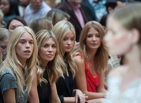 Sốc với váy áo “hớ hênh” của người đẹp Anh - 14 VN