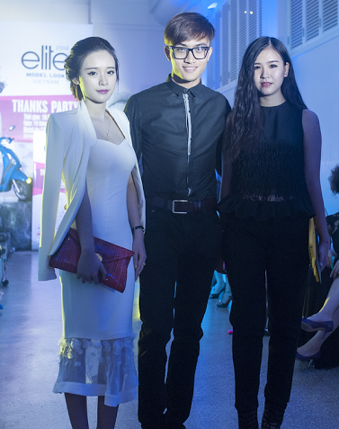 "Sao" Hà thành vui vẻ tiệc tùng - 7 Hotgirl nửa tỷ - NTK Trang Cherry và stylist Thiều Ngọc gợi cảm bên nhiếp ảnh gia Zim Lục.